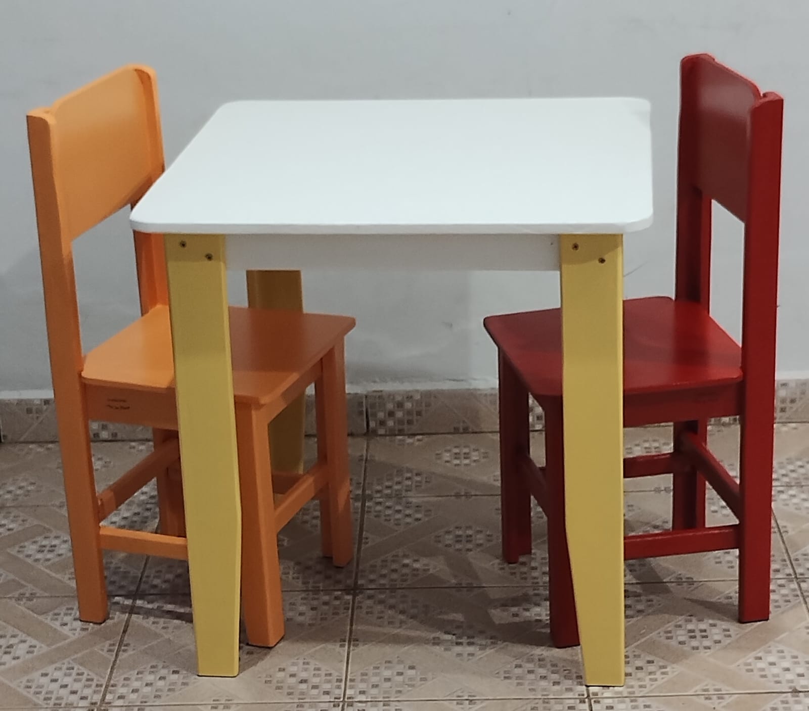 Conjunto laranja e vermelho